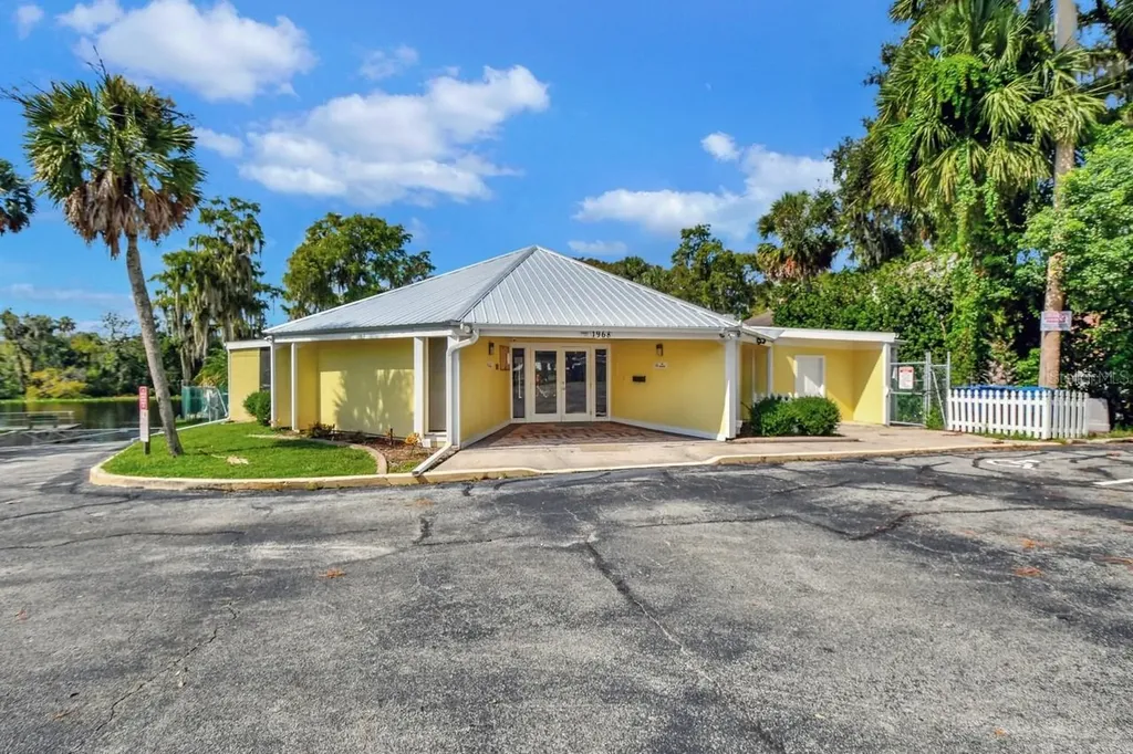 2701 Kingfisher Village Deland FL 32720