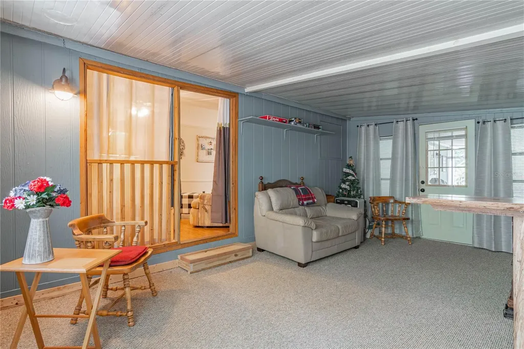 2634 Cr 416n Lake Panasoffkee FL 33538