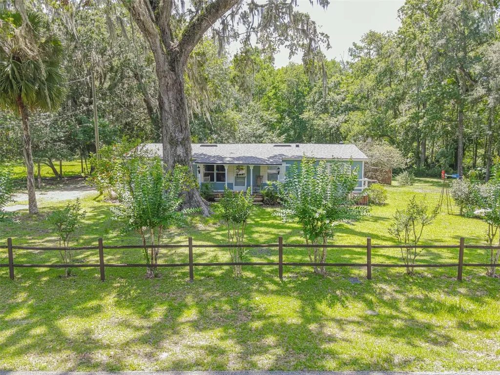 2634 Cr 416n Lake Panasoffkee FL 33538