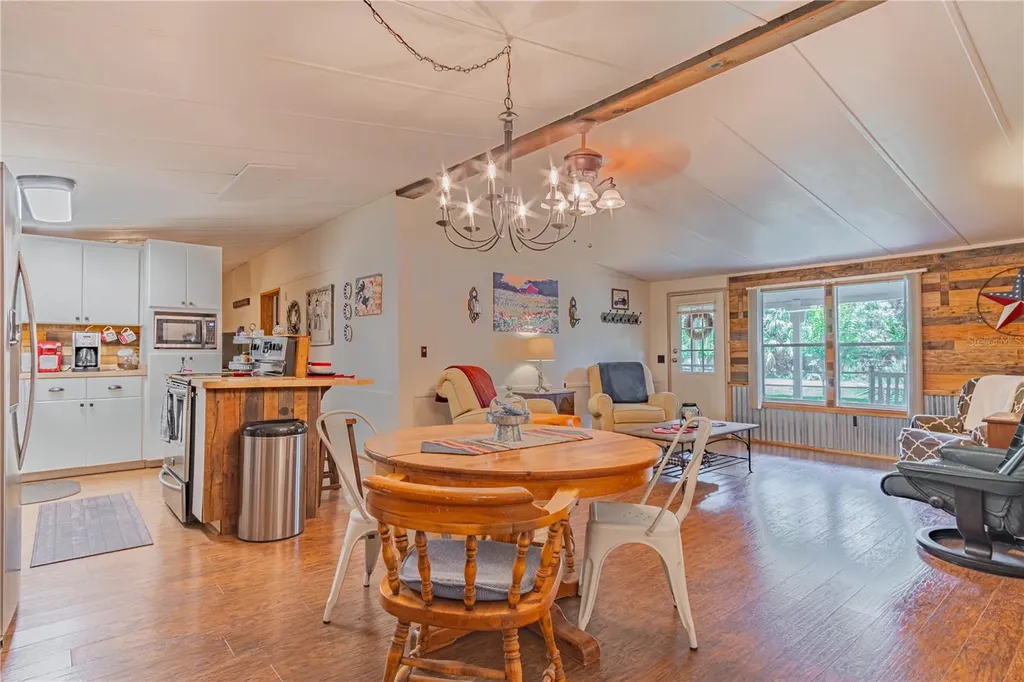 2634 Cr 416n Lake Panasoffkee FL 33538