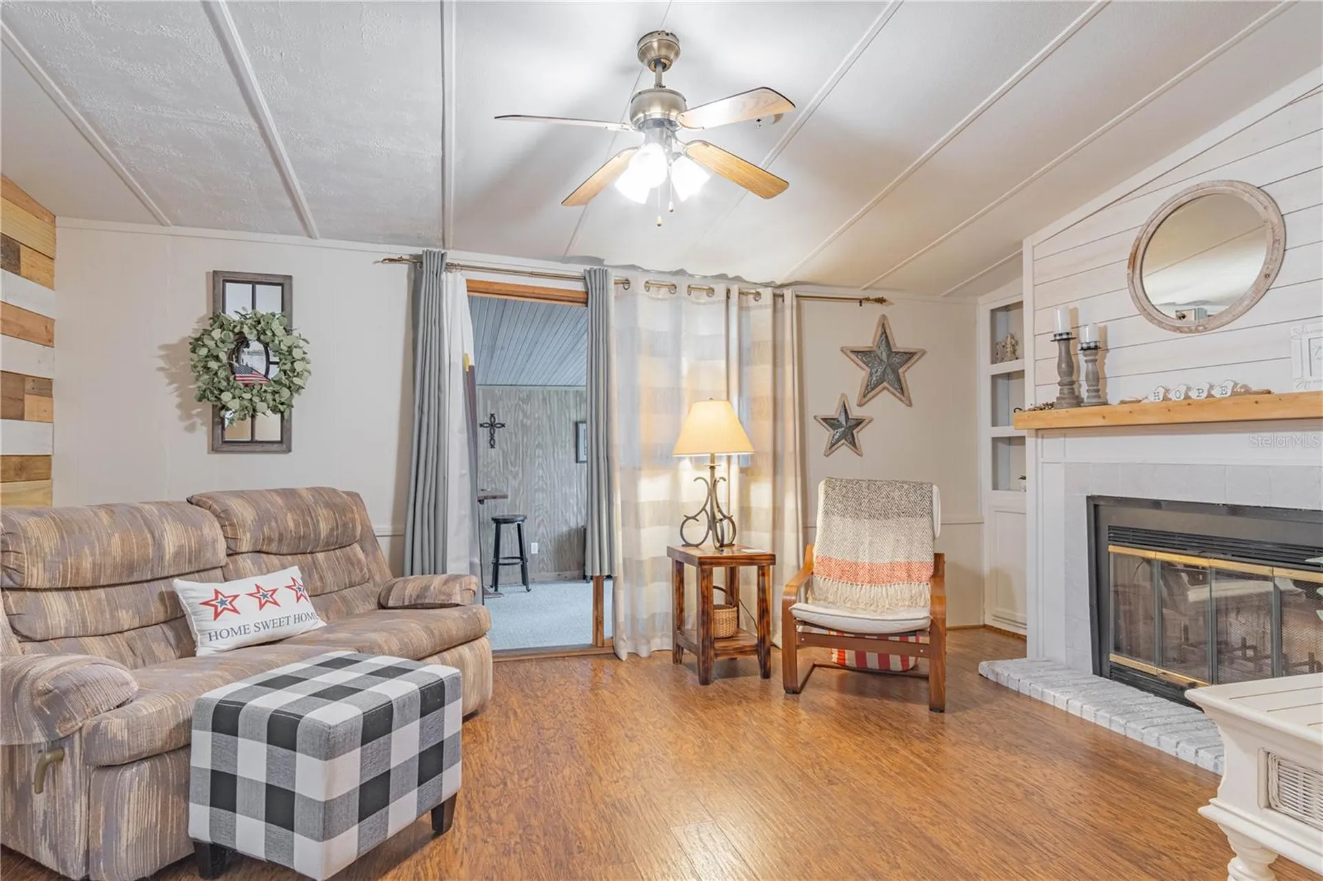 2634 Cr 416n Lake Panasoffkee FL 33538