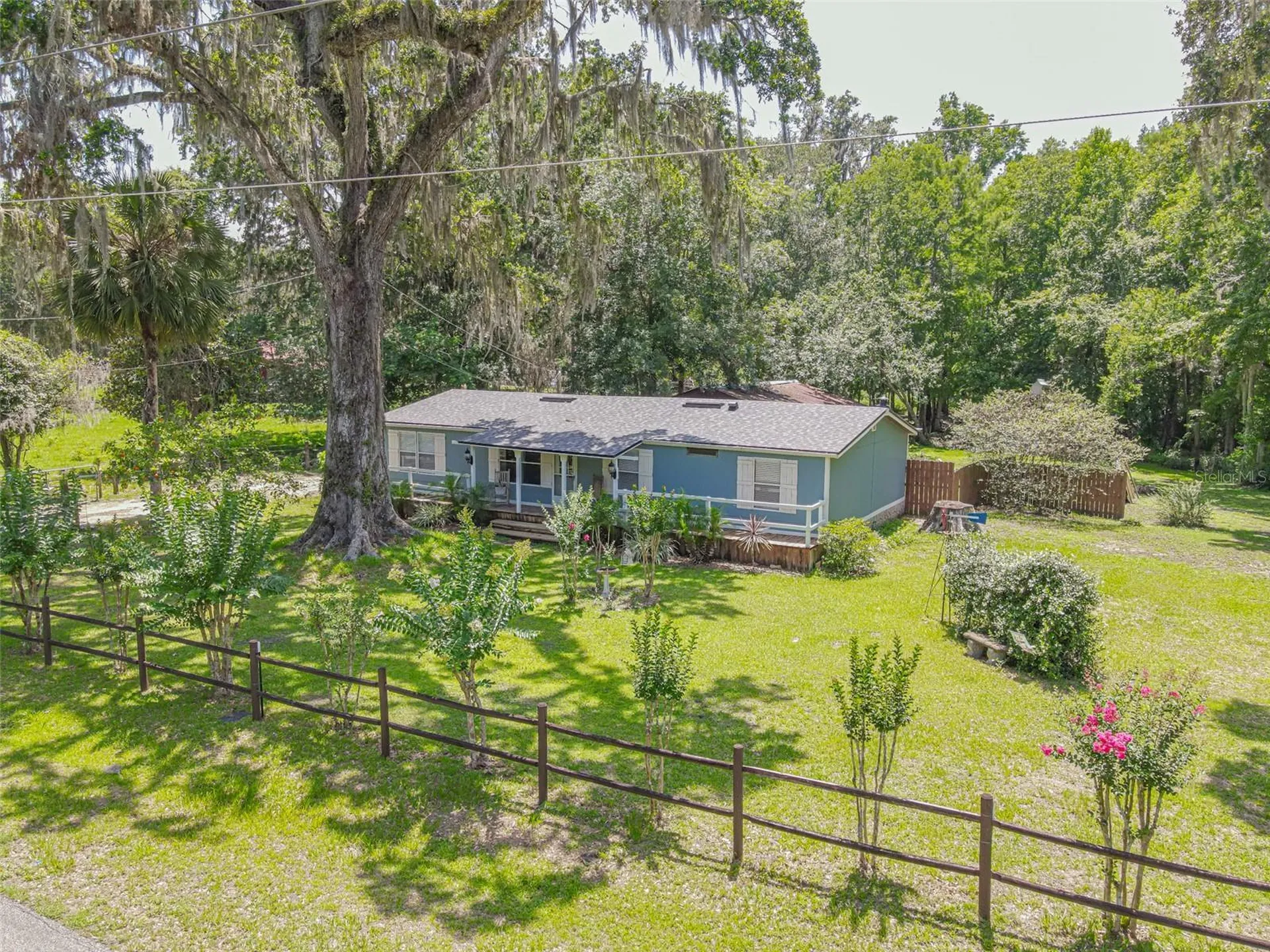 2634 Cr 416n Lake Panasoffkee FL 33538