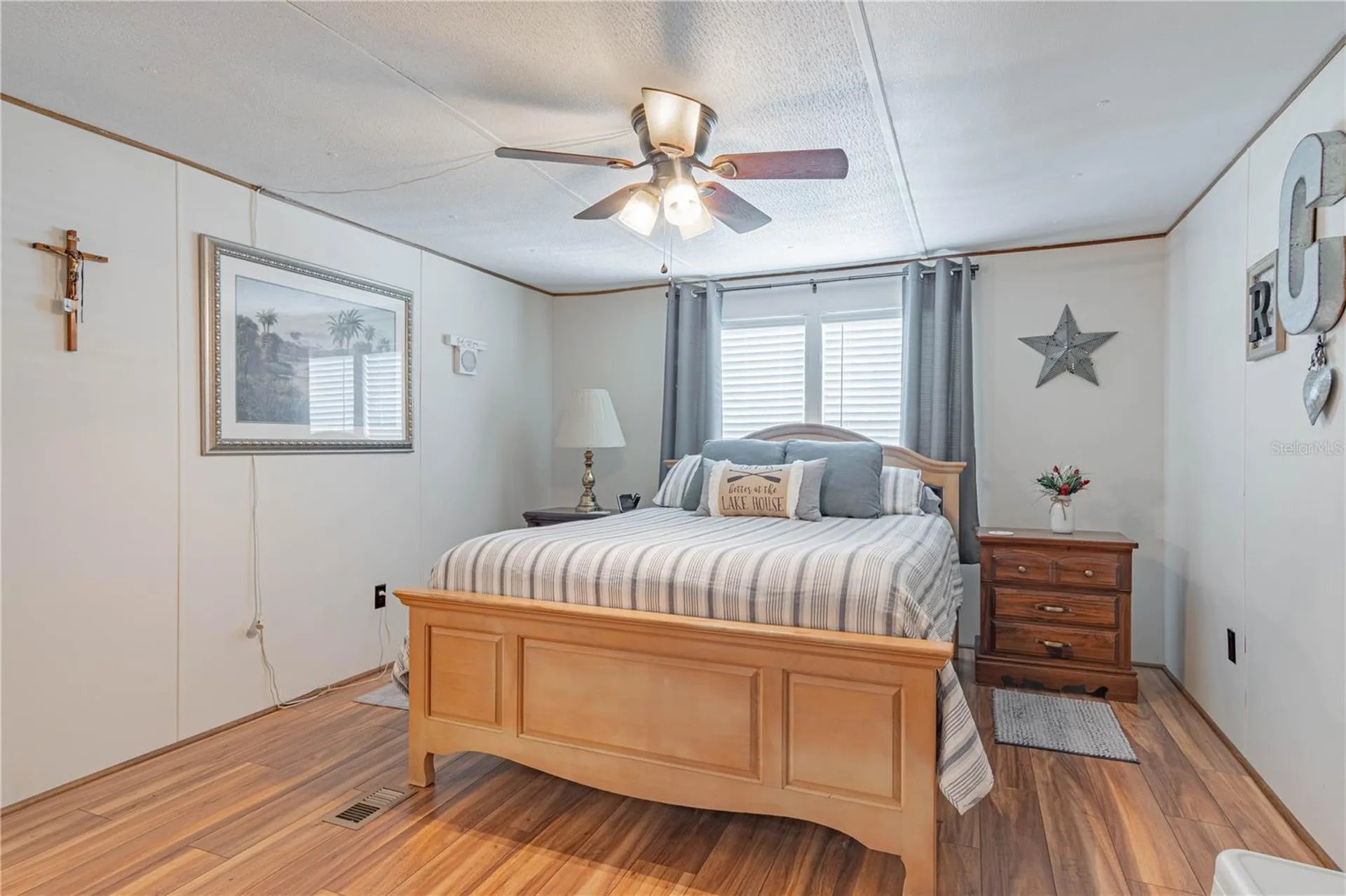 2634 Cr 416n Lake Panasoffkee FL 33538