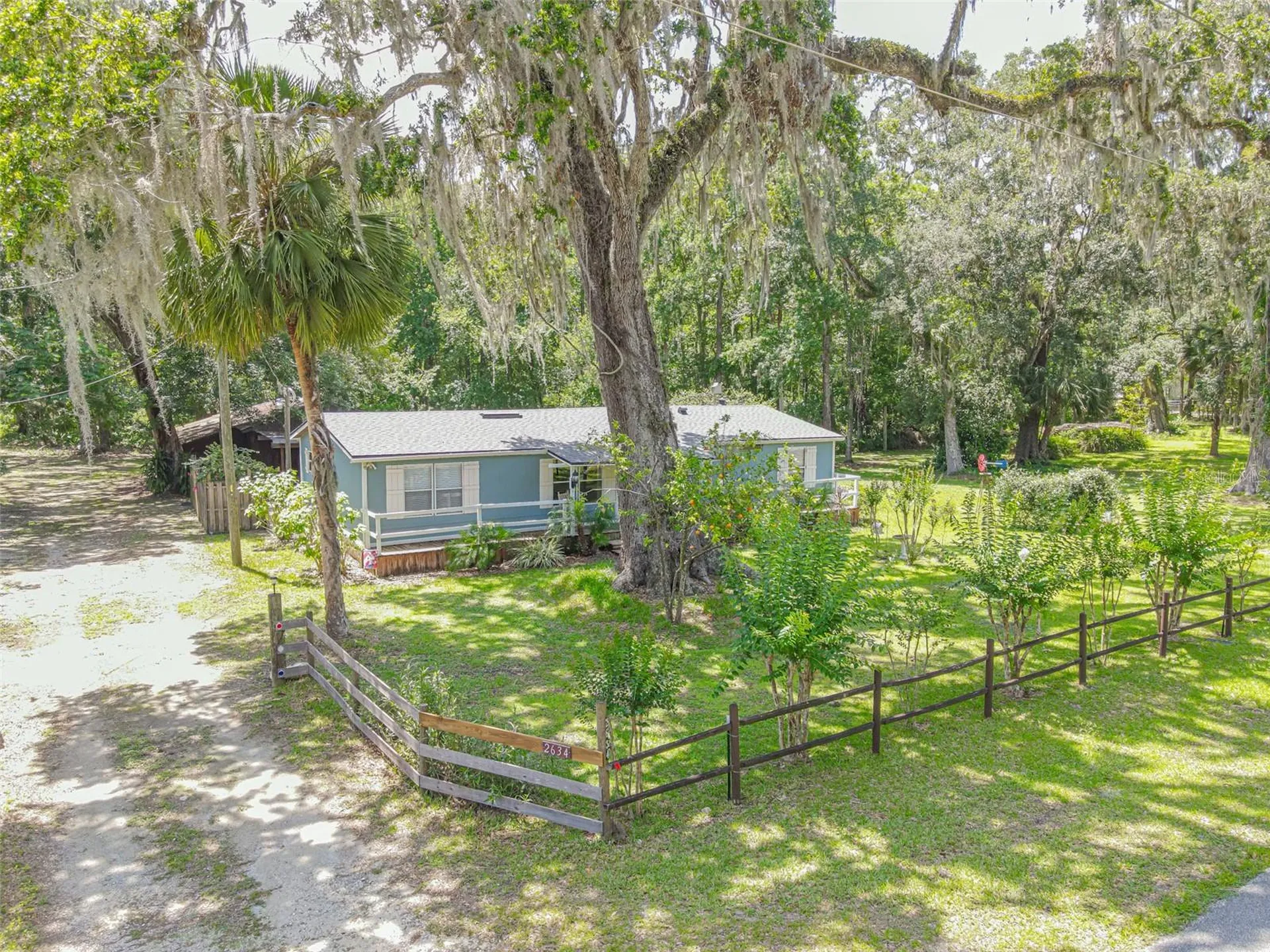2634 Cr 416n Lake Panasoffkee FL 33538