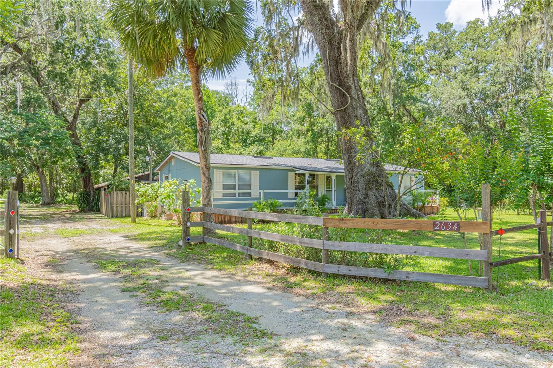 2634 Cr 416n Lake Panasoffkee FL 33538