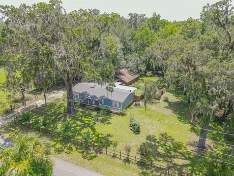 2634 Cr 416n Lake Panasoffkee FL 33538