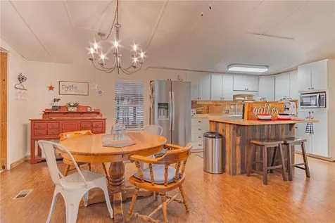 2634 Cr 416n Lake Panasoffkee FL 33538