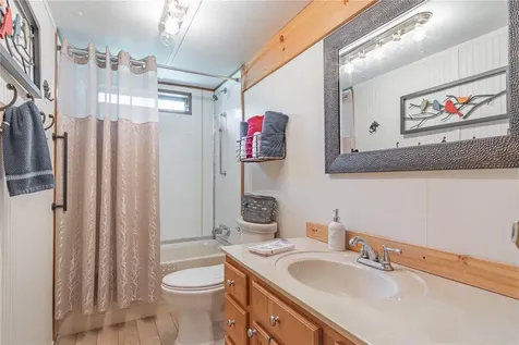 2634 Cr 416n Lake Panasoffkee FL 33538