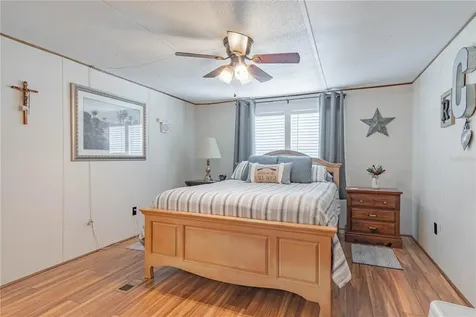 2634 Cr 416n Lake Panasoffkee FL 33538
