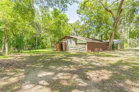 2634 Cr 416n Lake Panasoffkee FL 33538