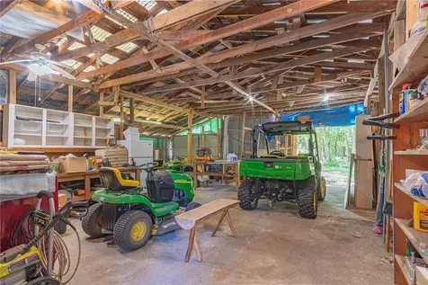 2634 Cr 416n Lake Panasoffkee FL 33538