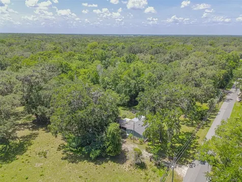 2634 Cr 416n Lake Panasoffkee FL 33538