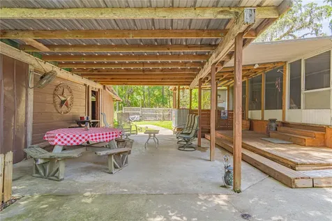 2634 Cr 416n Lake Panasoffkee FL 33538