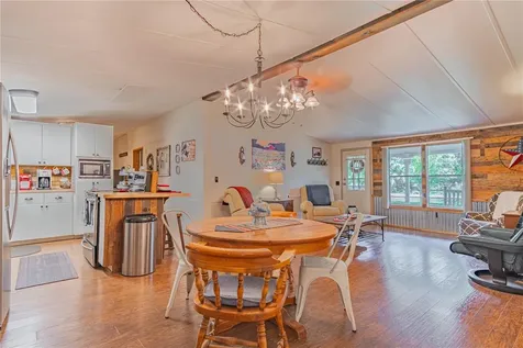 2634 Cr 416n Lake Panasoffkee FL 33538