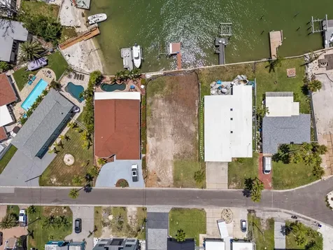 16106 5th Street E Redington Beach FL 33708