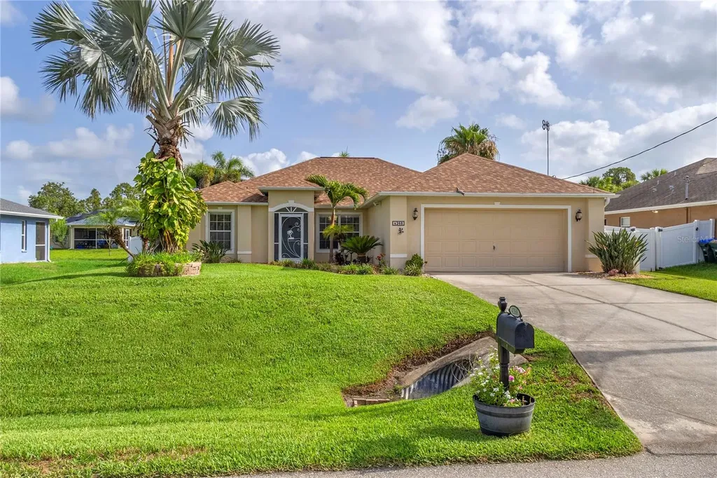 4268 Leesburg Avenue North Port FL 34288