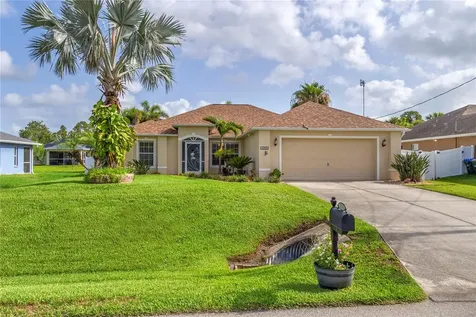 4268 Leesburg Avenue North Port FL 34288