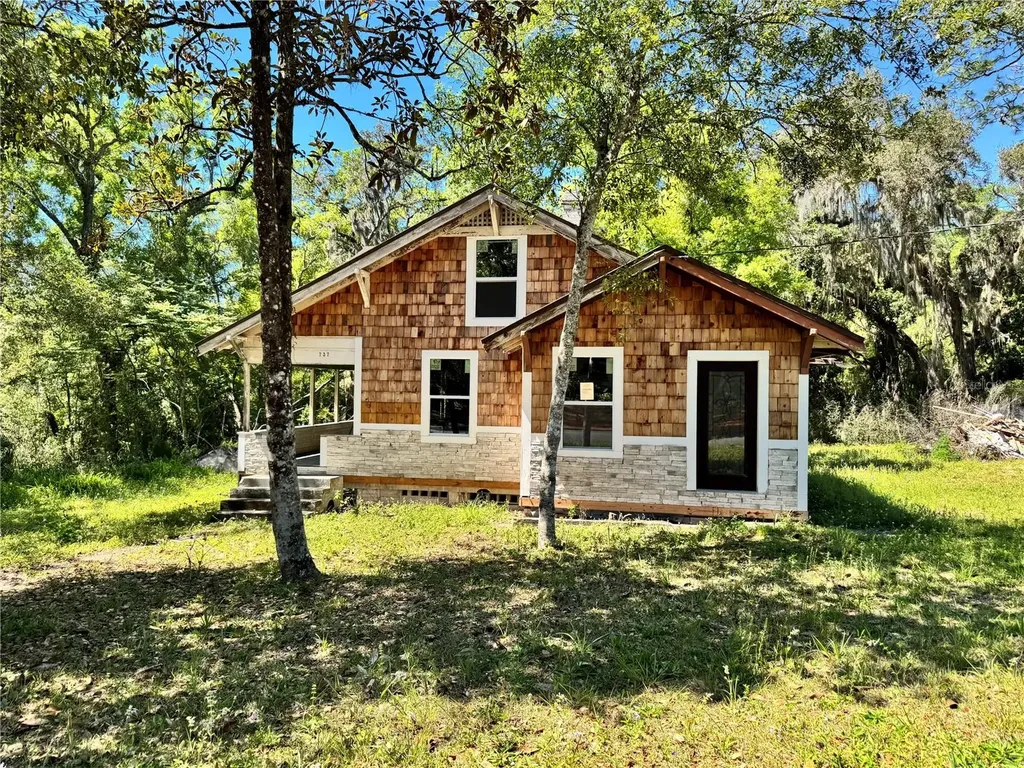 737 E Indiana Avenue Deland FL 32724
