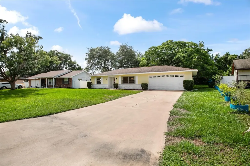 952 N Fairbairn Drive Deltona FL 32725