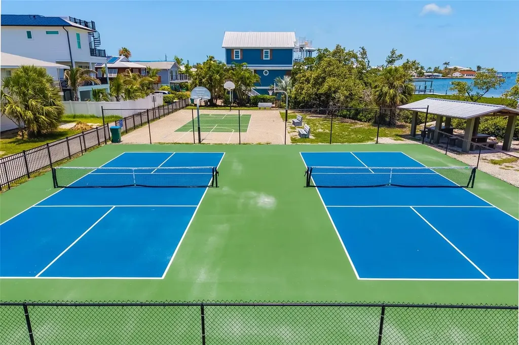 2513 Avenue B Bradenton Beach FL 34217