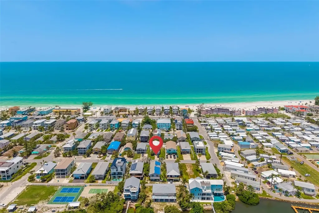 2513 Avenue B Bradenton Beach FL 34217