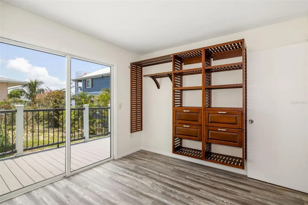 2513 Avenue B Bradenton Beach FL 34217