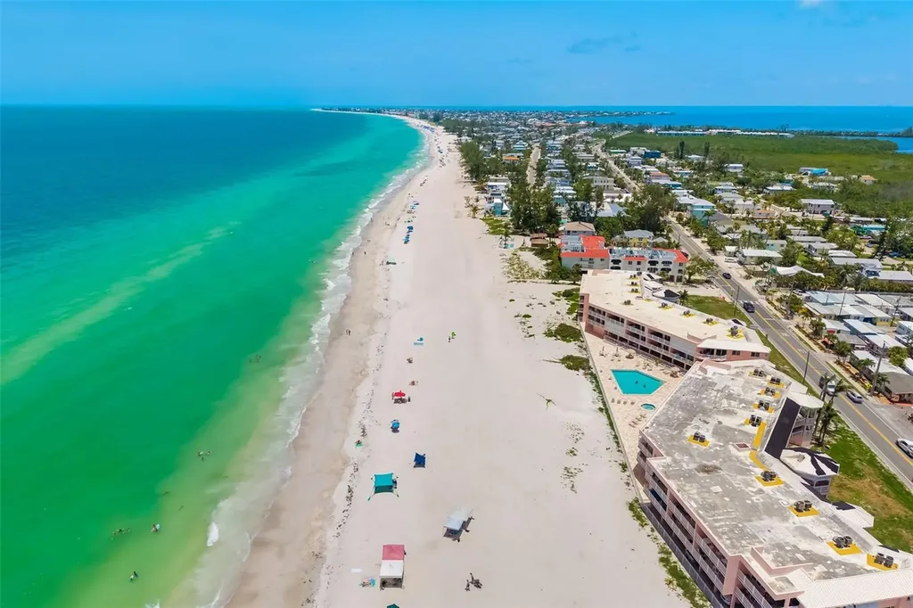 2513 Avenue B Bradenton Beach FL 34217