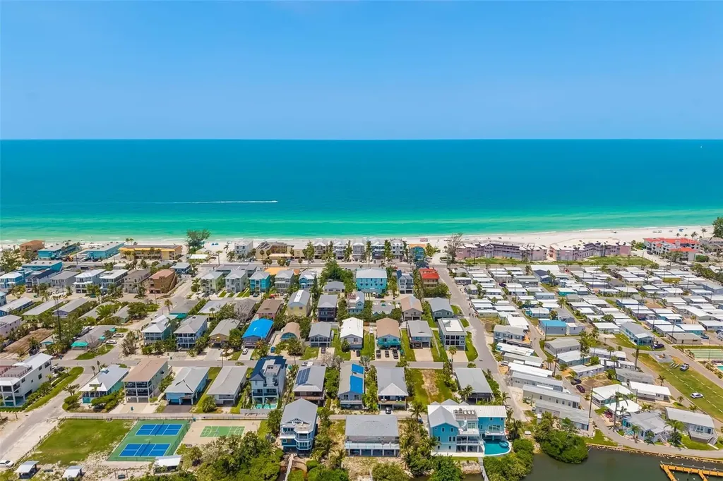 2513 Avenue B Bradenton Beach FL 34217