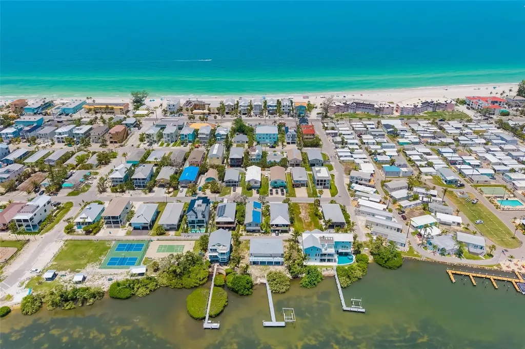 2513 Avenue B Bradenton Beach FL 34217