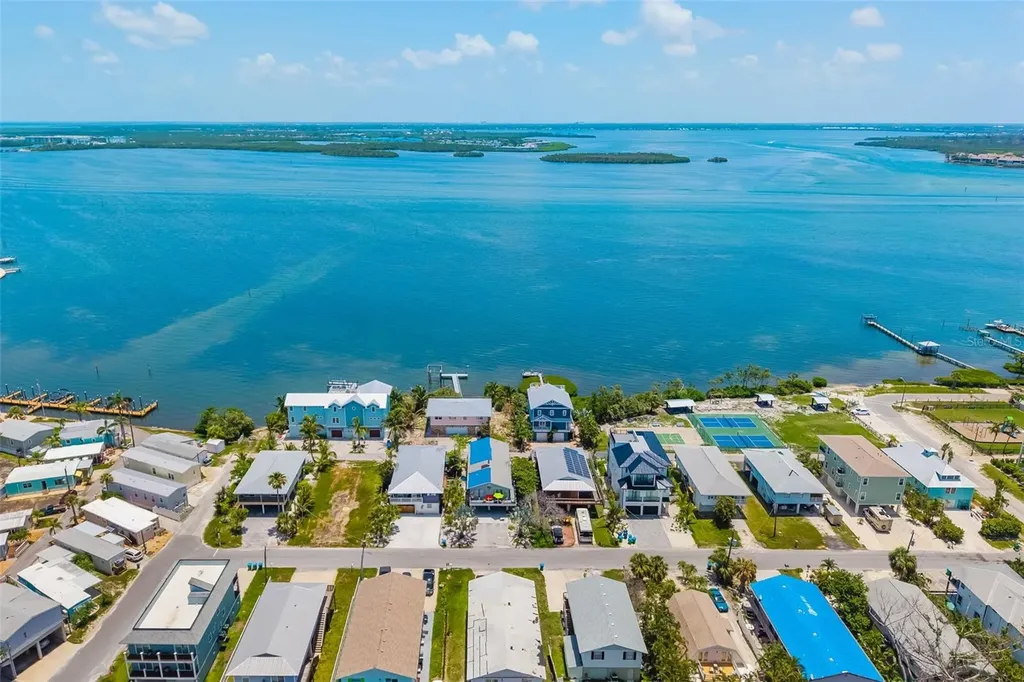 2513 Avenue B Bradenton Beach FL 34217