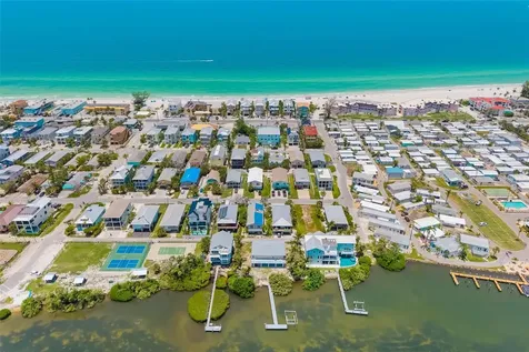 2513 Avenue B Bradenton Beach FL 34217