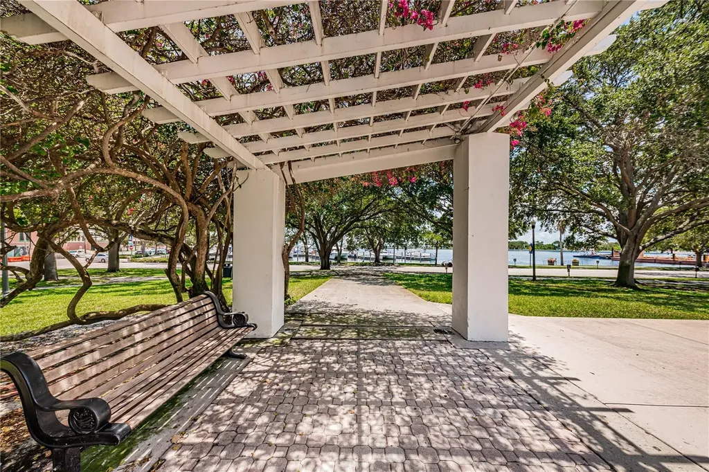 841 4th Avenue N St Petersburg FL 33701