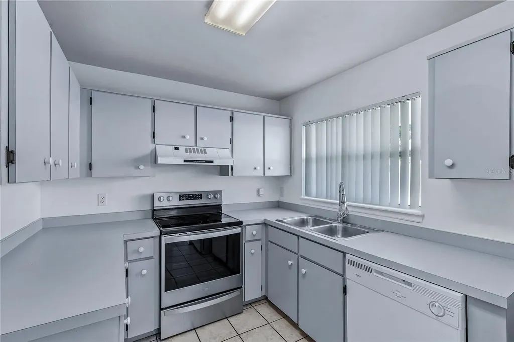 1726 Tropical Court Tavares FL 32778