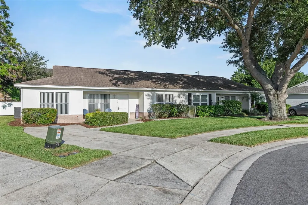 1726 Tropical Court Tavares FL 32778