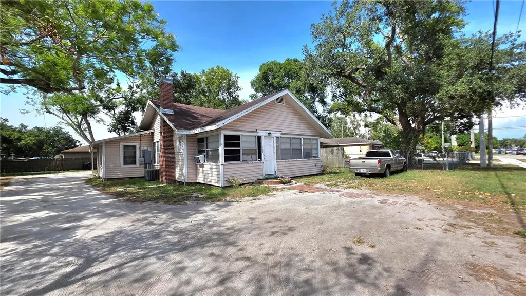 809 30th Avenue E Bradenton FL 34208