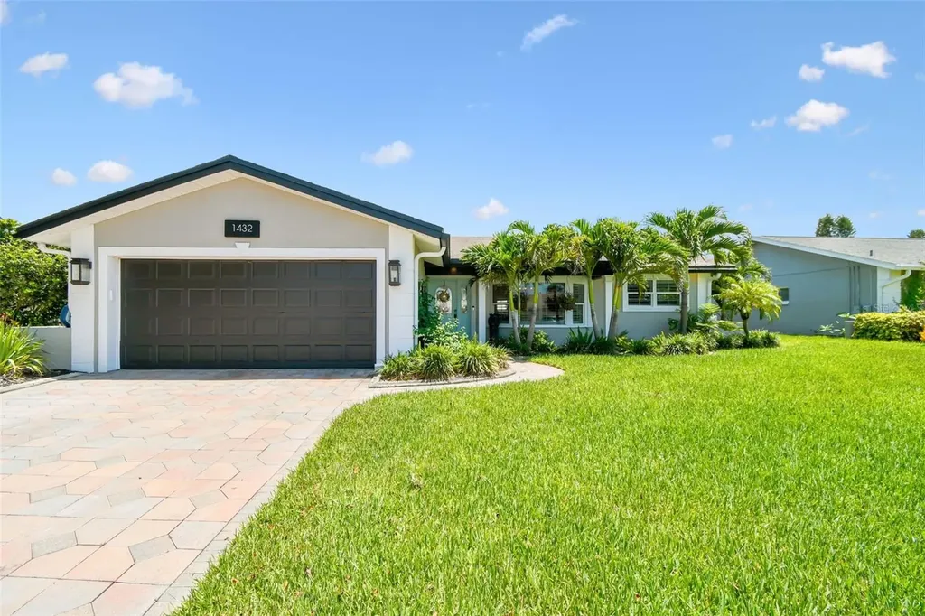 1432 50th Avenue NE St Petersburg FL 33703