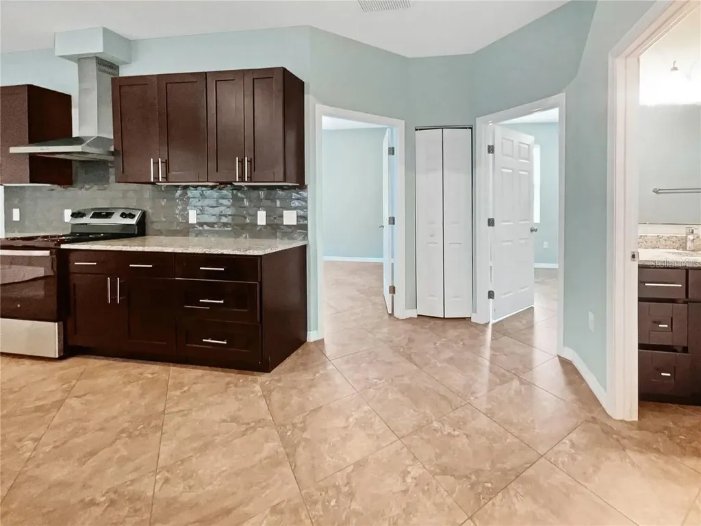 2950 N North Oriente Avenue Avenue N Sarasota FL 34235