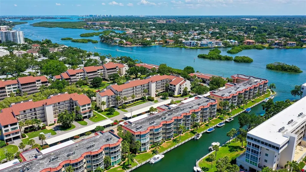 1300 N Portofino Drive Sarasota FL 34242