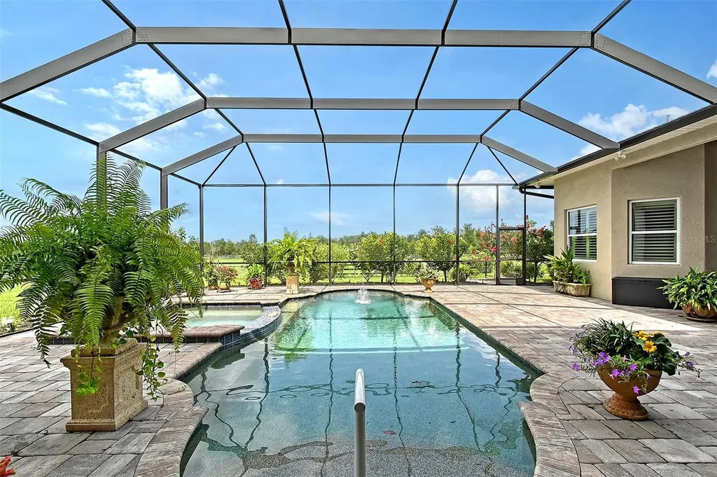 520 Rye Road NE Bradenton FL 34212