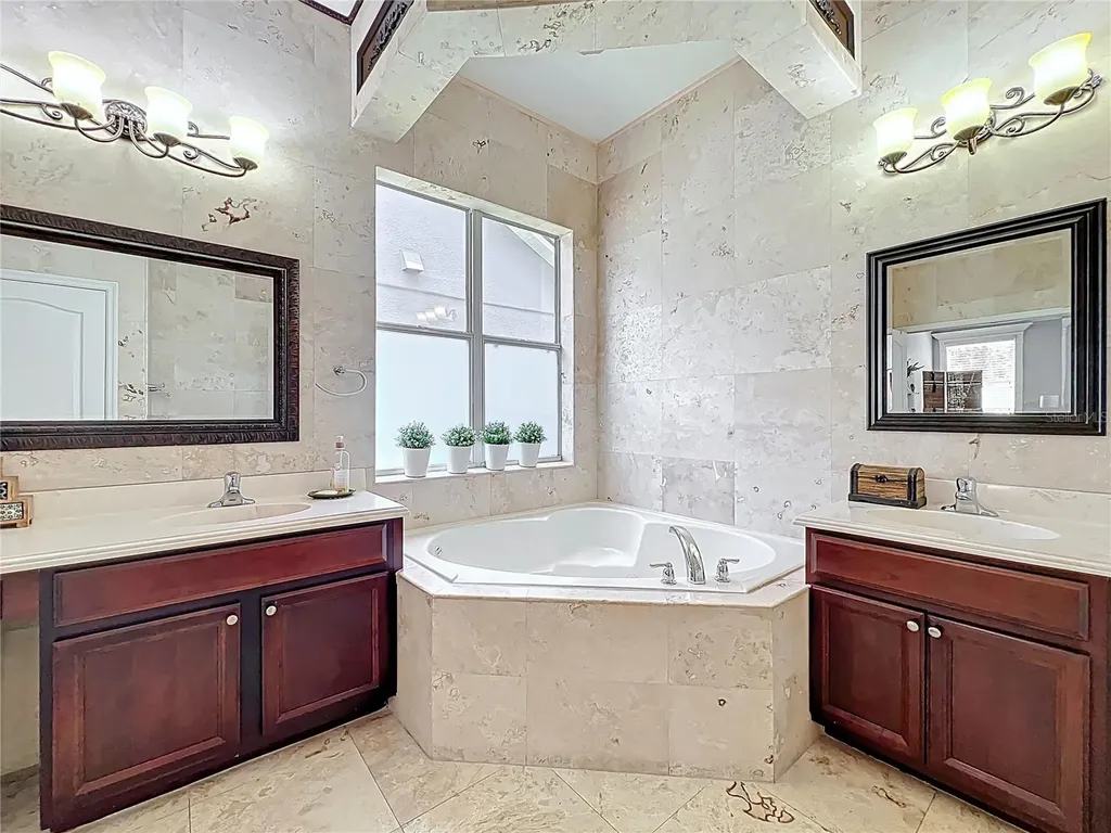 4334 Tolkien Street Orlando FL 32828