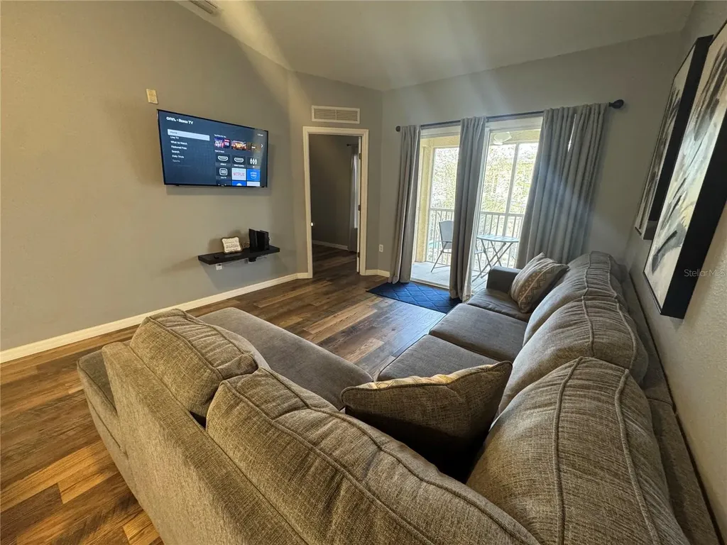2802 Club Cortile Circle Kissimmee FL 34746