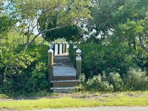 107 Tillett Place Terra Ceia FL 34250