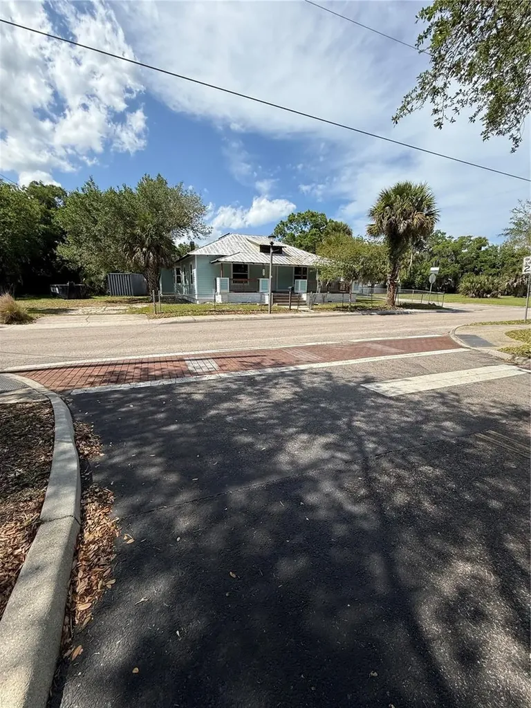 585 Washington Street New Smyrna Beach FL 32168