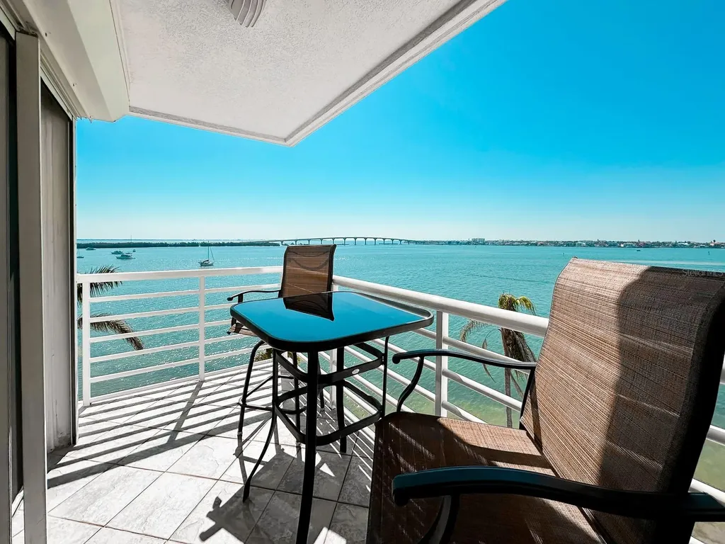 6105 Bahia Del Mar Circle St Petersburg FL 33715