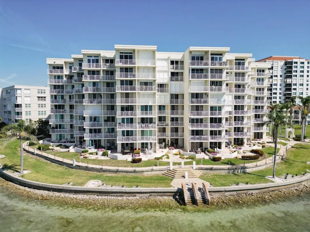 6105 Bahia Del Mar Circle St Petersburg FL 33715