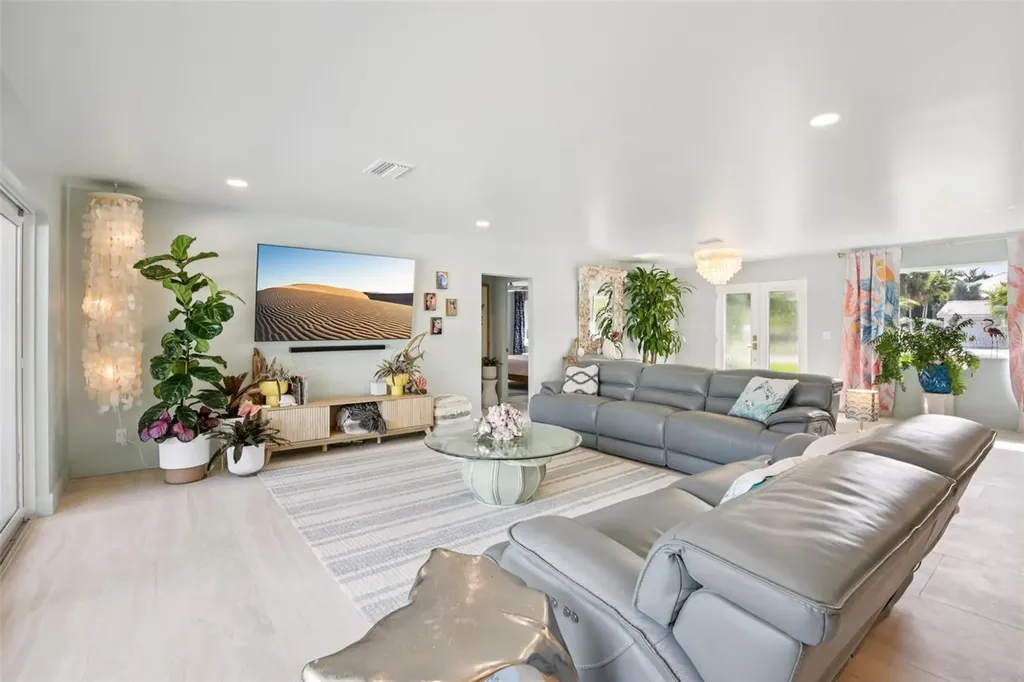 613 Buttonwood Drive Longboat Key FL 34228