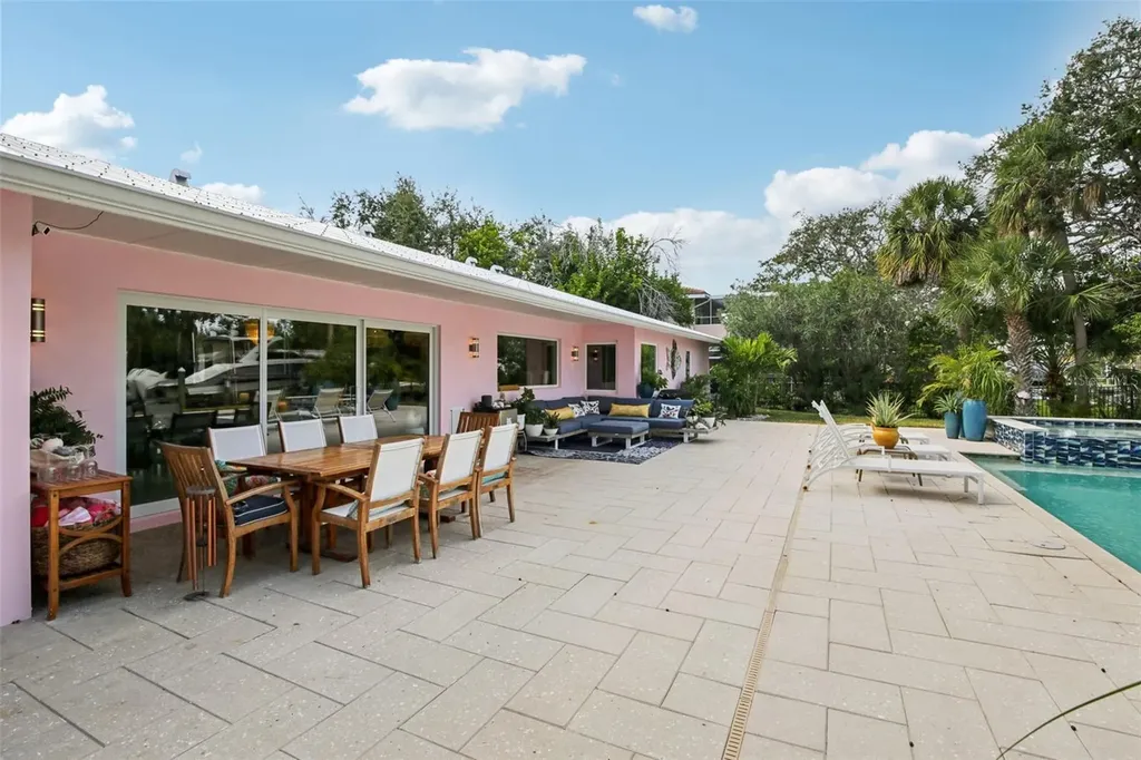 613 Buttonwood Drive Longboat Key FL 34228