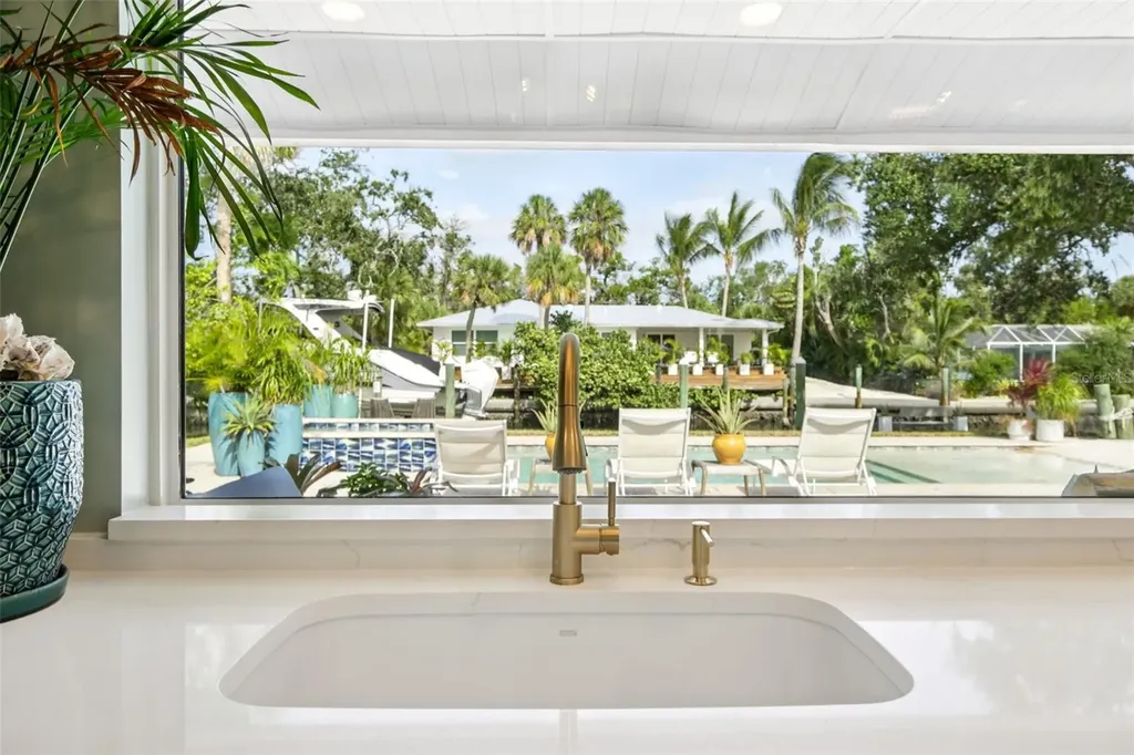 613 Buttonwood Drive Longboat Key FL 34228