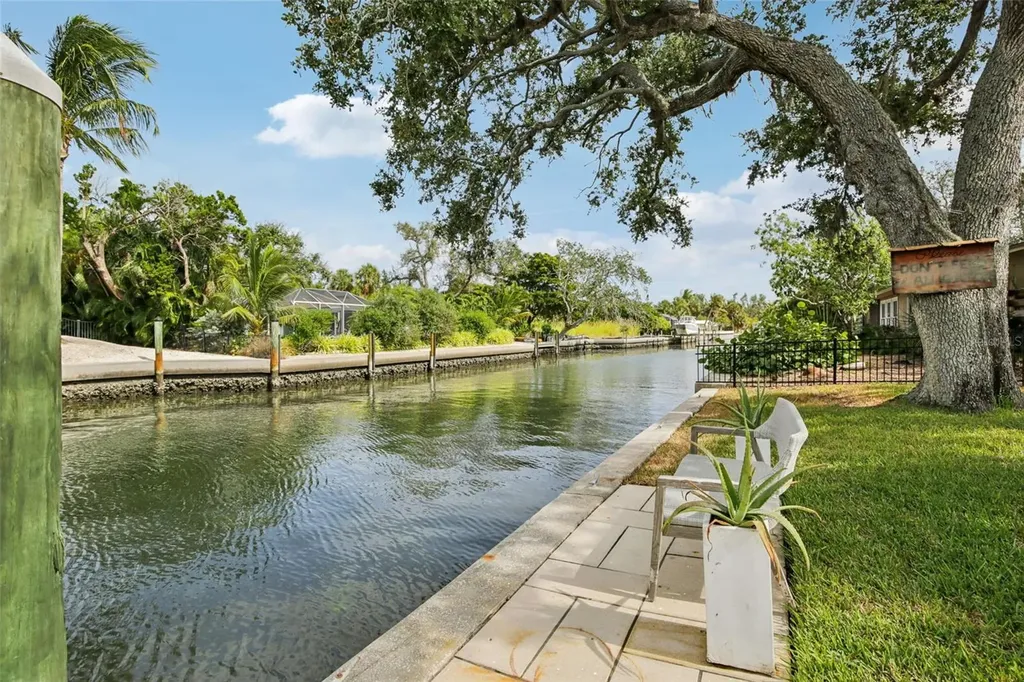 613 Buttonwood Drive Longboat Key FL 34228