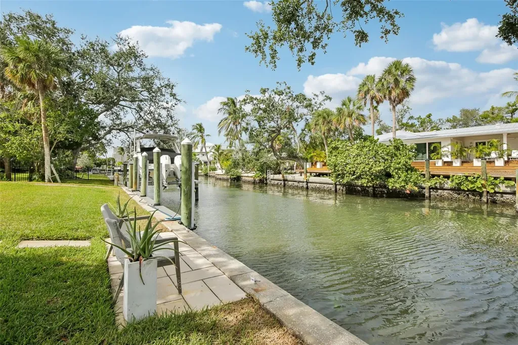 613 Buttonwood Drive Longboat Key FL 34228